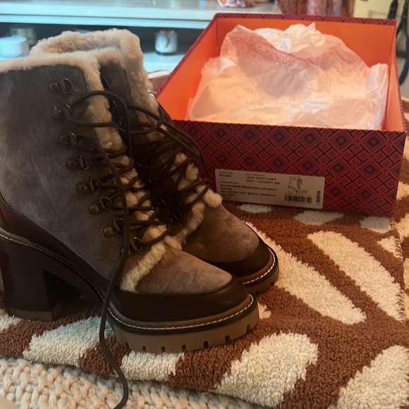 Miller Genuine Shearling Trim
Boot (Women)
Tory Burch
SOLD OUT - Picture 10 of 10